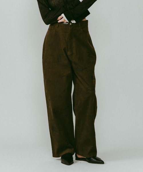 Knuth Marf(クヌースマーフ)の「【Knuth Marf】クヌースマーフ embroidered corduroy pants コーデュロイ刺繍 ワイドパンツ(その他パンツ・レディース・カーキ/アイボリー/ネイビー・M/S/XS)」の1枚目の写真