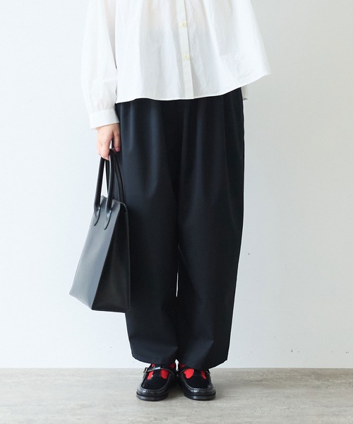 bulle de savon(ビュルデサボン)の「2/80 TWツイル タックパンツ(スラックス・レディース・ブラック/グレー・FREE)」の2枚目の写真
