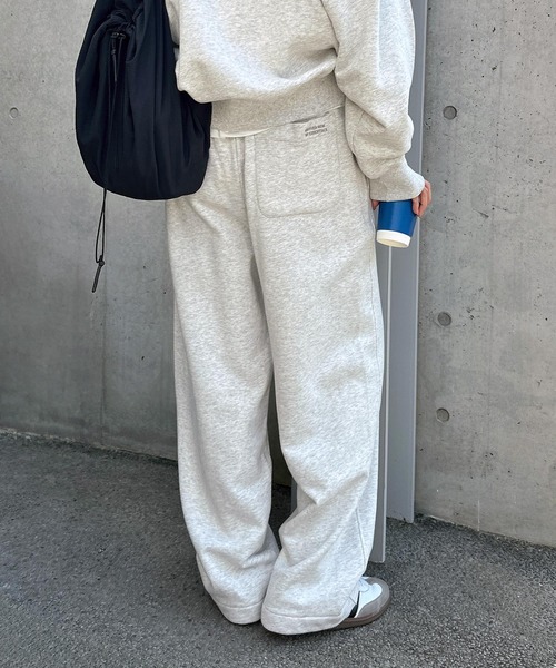 ANME（アンメ）の「後ろポケットロゴ刺繍スウェットカーブパンツ（スウェットパンツ・レディース・オフホワイト/ブラック/オートミール/ブラウン・L/M）」の4枚目の写真