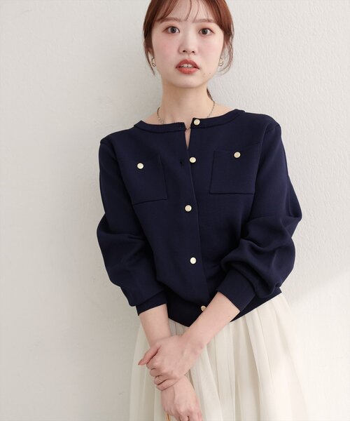 natural couture(ナチュラルクチュール)の「【WEB限定】ポリニット金釦ポケ付きカーディガン(カーディガン/ボレロ・レディース・ネイビー/モカ/レッド/チャコールグレー/オフホワイト/ブラック/ピンクベージュ・FREE)」の22枚目の写真