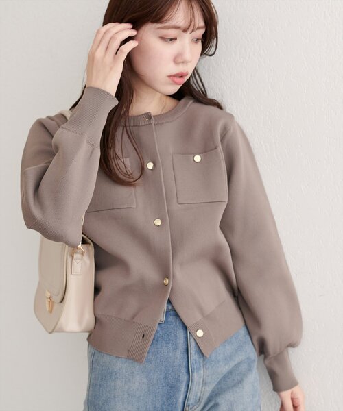 natural couture(ナチュラルクチュール)の「【WEB限定】ポリニット金釦ポケ付きカーディガン(カーディガン/ボレロ・レディース・ネイビー/モカ/レッド/チャコールグレー/オフホワイト/ブラック/ピンクベージュ・FREE)」の14枚目の写真