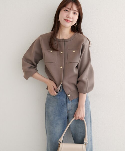 natural couture(ナチュラルクチュール)の「【WEB限定】ポリニット金釦ポケ付きカーディガン(カーディガン/ボレロ・レディース・ネイビー/モカ/レッド/チャコールグレー/オフホワイト/ブラック/ピンクベージュ・FREE)」の13枚目の写真