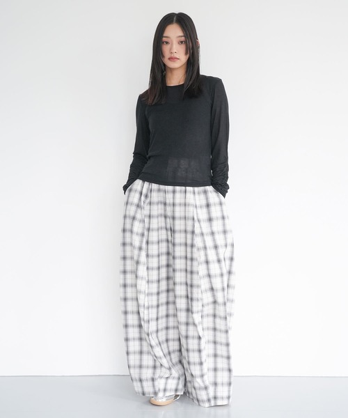 mili an deni(ミリアンデニ)の「フラッフィーシアー袖シャーリングトップス(Tシャツ/カットソー・レディース・杢グレー/ブラック/アイボリー・M)」の19枚目の写真