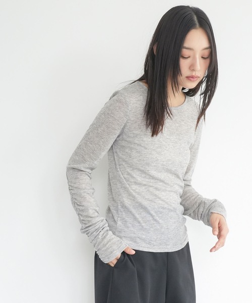 mili an deni(ミリアンデニ)の「フラッフィーシアー袖シャーリングトップス(Tシャツ/カットソー・レディース・杢グレー/ブラック/アイボリー・M)」の10枚目の写真