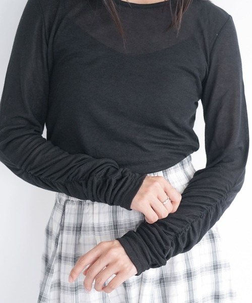 mili an deni(ミリアンデニ)の「フラッフィーシアー袖シャーリングトップス(Tシャツ/カットソー・レディース・杢グレー/ブラック/アイボリー・M)」の4枚目の写真