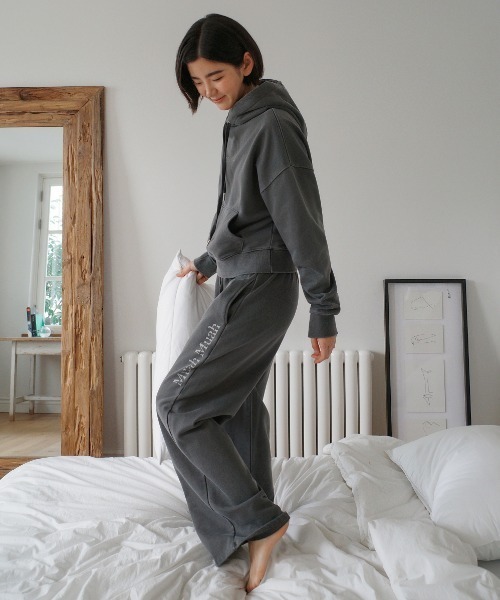 muahmuah(ムーアムーア)の「A'GEM/9 × .kom 『muah muah/ムーアムーア』 PIGMENT WASHING TRAINING PANTS(セットアップ対応)/ピグメント ウォッシングパンツ(スウェットパンツ・レディース・チャコールグレー/ブラウン・FREE)」の5枚目の写真