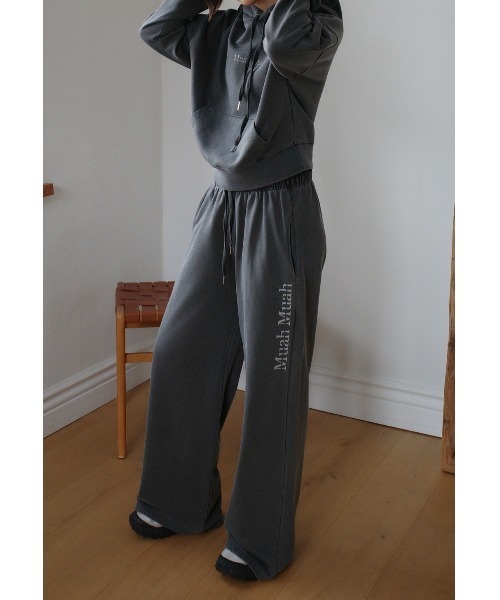 muahmuah(ムーアムーア)の「A'GEM/9 × .kom 『muah muah/ムーアムーア』 PIGMENT WASHING TRAINING PANTS(セットアップ対応)/ピグメント ウォッシングパンツ(スウェットパンツ・レディース・チャコールグレー/ブラウン・FREE)」の7枚目の写真
