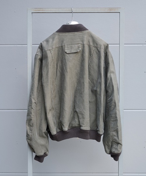 OUAT(オーユーエーティー)の「【OUAT】BOMBER JACKET(MA-1・メンズ・グレー/ブラック・2/3)」の4枚目の写真