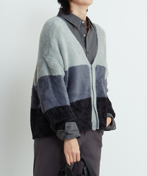 CONVERSE TOKYO(コンバーストウキョウ)の「MULTI BORDER FEATHER KNIT CARDIGAN(ニット/セーター・レディース・ブルー/チャコールグレー/イエロー・FREE)」の2枚目の写真
