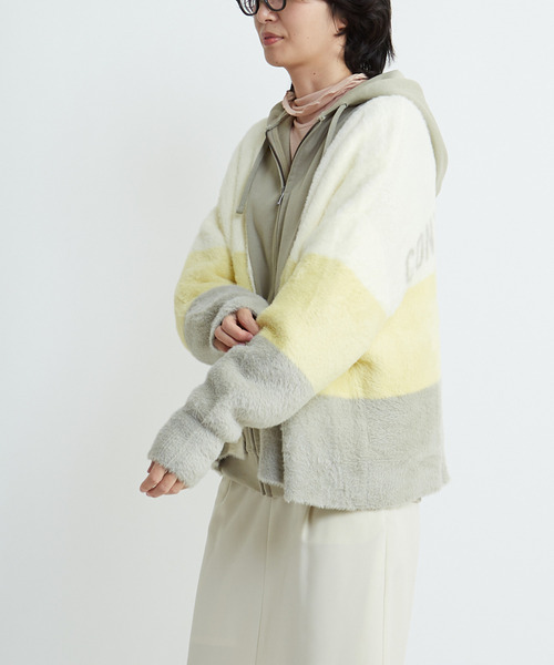 CONVERSE TOKYO(コンバーストウキョウ)の「MULTI BORDER FEATHER KNIT CARDIGAN(ニット/セーター・レディース・ブルー/チャコールグレー/イエロー・FREE)」の4枚目の写真