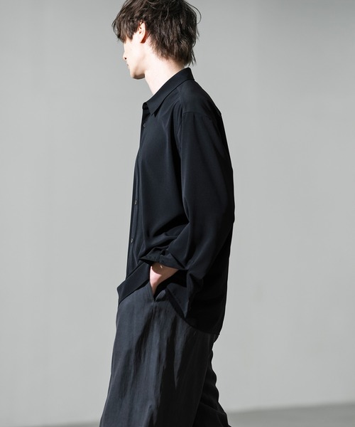CITY TOKYO(シティトウキョウ)の「【CITY TOKYO/シティートーキョー】Air pleats リラックスシャツ(シャツ/ブラウス・メンズ・グレイッシュベージュ/ブラック・1/2)」の4枚目の写真