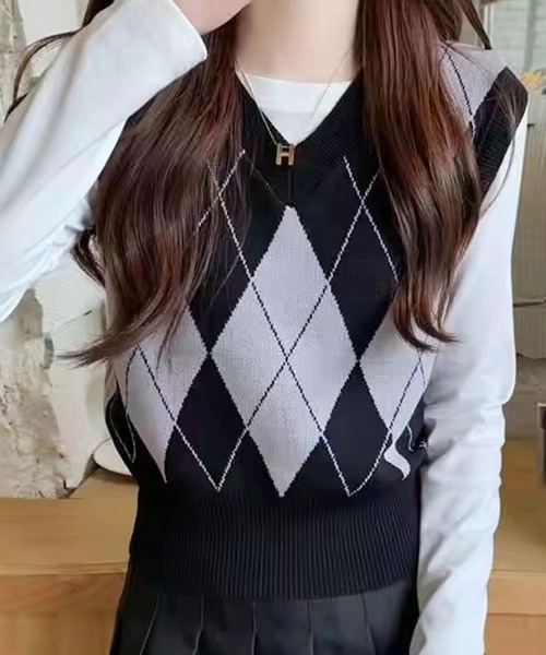 ammy.(エイミードット)の「【 ammy. / エイミードット 】 レトロ アーガイル Vネック ベスト(ベスト・レディース・ブラウン/ピンク/ブラック・FREE)」の2枚目の写真