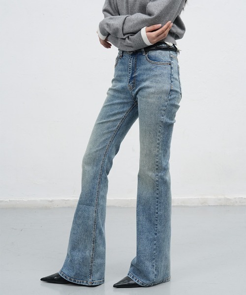 GENERAL IDEA（ジェネラルアイデア）の「【GENERAL IDEA】ブーツカットウォッシングデニムパンツ / BOOTCUT WASHING DENIM PANTS（デニムパンツ・レディース・ライトブルー/ブラック/ダークネイビー・L/M/S）」の4枚目の写真