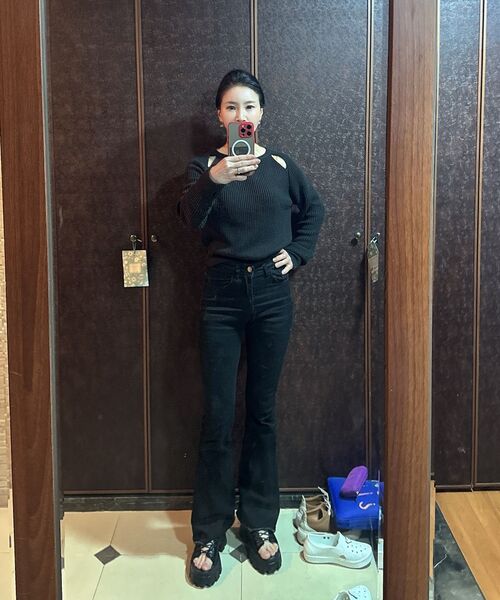 AVANDRESS(アバンドレス )の「Ribbed Cut-out Knit BLACK(ニット/セーター・レディース・ブラック・MEDIUM/SMALL)」の5枚目の写真