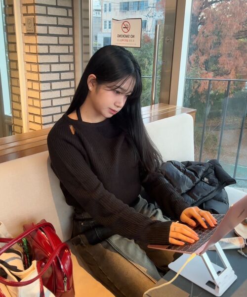 AVANDRESS(アバンドレス )の「Ribbed Cut-out Knit BLACK(ニット/セーター・レディース・ブラック・MEDIUM/SMALL)」の6枚目の写真