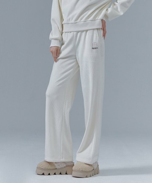CHASECULT(チェイスカルト)の「女性起毛ワイドウォームアップパンツ-CFRG7274D0A(スウェットパンツ・レディース・アイボリー・67/70/76)」の3枚目の写真