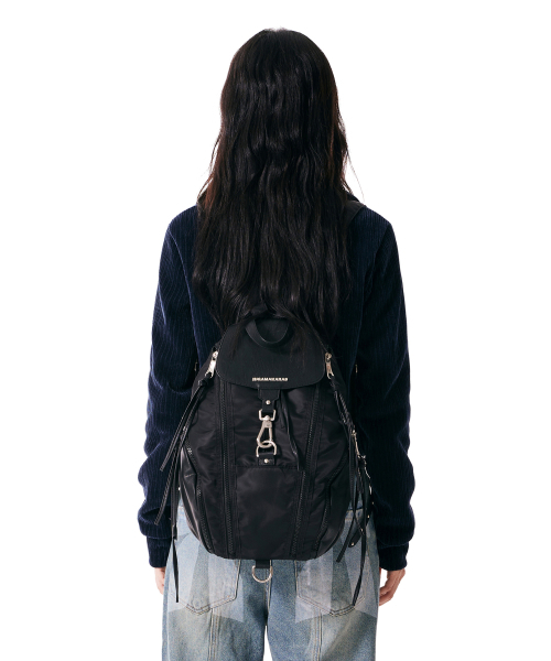 IUGAMAKARAS(イウガマカラス)の「Carabiner Nylon Backpack (Black)(バックパック/リュック・レディース・その他・FREE)」の5枚目の写真