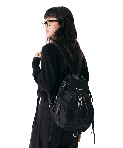 IUGAMAKARAS(イウガマカラス)の「Carabiner Nylon Backpack (Black)(バックパック/リュック・レディース・その他・FREE)」の6枚目の写真