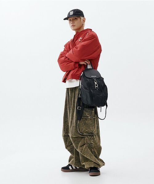 IUGAMAKARAS（イウガマカラス）の「Carabiner Nylon Backpack (Black)（バックパック/リュック・レディース・その他・FREE）」の3枚目の写真