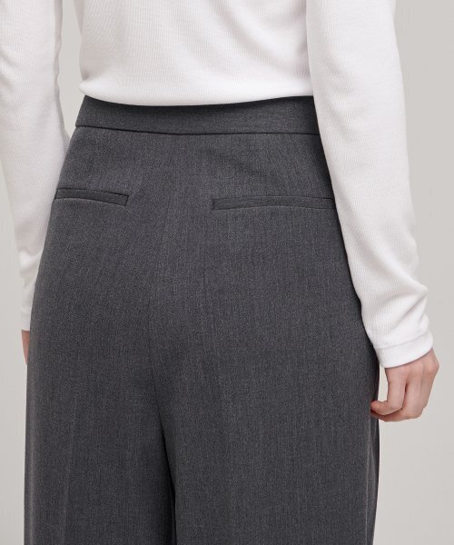 MUSINSA STANDARD WOMAN（ムシンサスタンダードウーマン）の「女性用軽量オーバーラッププリーツスラックス[ミディアムグレー]（スラックス・レディース・その他・32/30/31/24）」の5枚目の写真