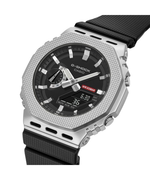 G-SHOCK(ジーショック)の「メタルベゼル / インダストリアルデザイン / GM-2100M-1AJF(アナログ腕時計・メンズ・ブラック×シルバー・FREE)」の6枚目の写真