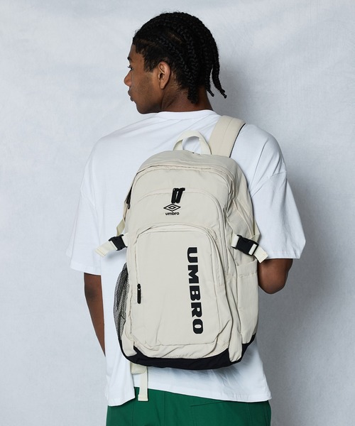 UMBRO(アンブロ)の「【umbro/アンブロ】大容量プリント ソフトバックパック(約25L)(バックパック/リュック・メンズ・ブラック/カーキ/ベージュ・FREE)」の2枚目の写真