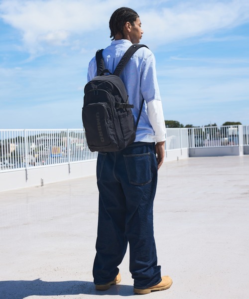 UMBRO(アンブロ)の「【umbro/アンブロ】大容量プリント ソフトバックパック(約25L)(バックパック/リュック・メンズ・ブラック/カーキ/ベージュ・FREE)」の4枚目の写真