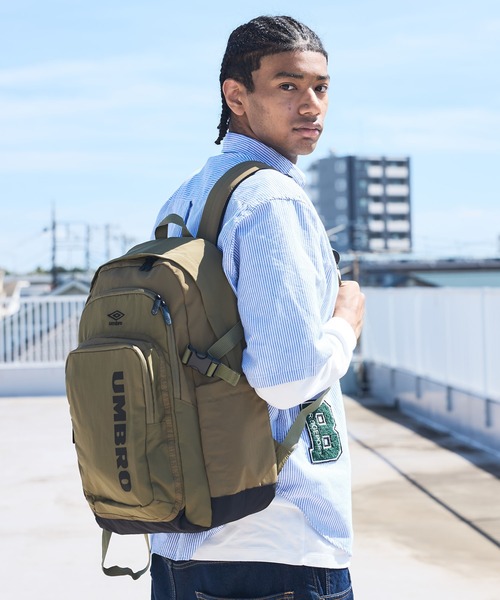UMBRO(アンブロ)の「【umbro/アンブロ】大容量プリント ソフトバックパック(約25L)(バックパック/リュック・メンズ・ブラック/カーキ/ベージュ・FREE)」の12枚目の写真