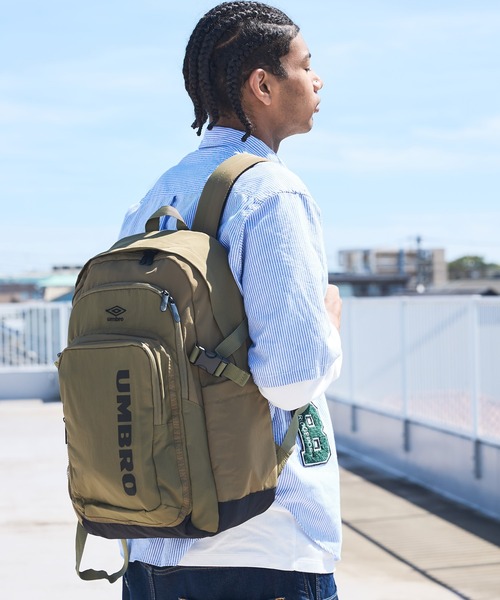 UMBRO(アンブロ)の「【umbro/アンブロ】大容量プリント ソフトバックパック(約25L)(バックパック/リュック・メンズ・ブラック/カーキ/ベージュ・FREE)」の13枚目の写真