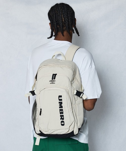 UMBRO(アンブロ)の「【umbro/アンブロ】大容量プリント ソフトバックパック(約25L)(バックパック/リュック・メンズ・ブラック/カーキ/ベージュ・FREE)」の9枚目の写真