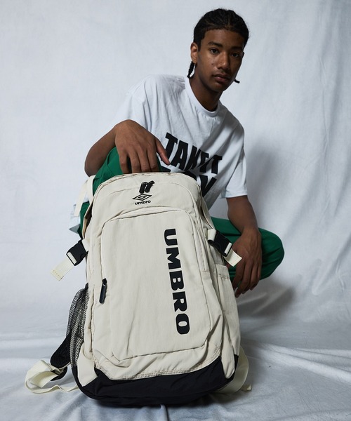 UMBRO(アンブロ)の「【umbro/アンブロ】大容量プリント ソフトバックパック(約25L)(バックパック/リュック・メンズ・ブラック/カーキ/ベージュ・FREE)」の11枚目の写真