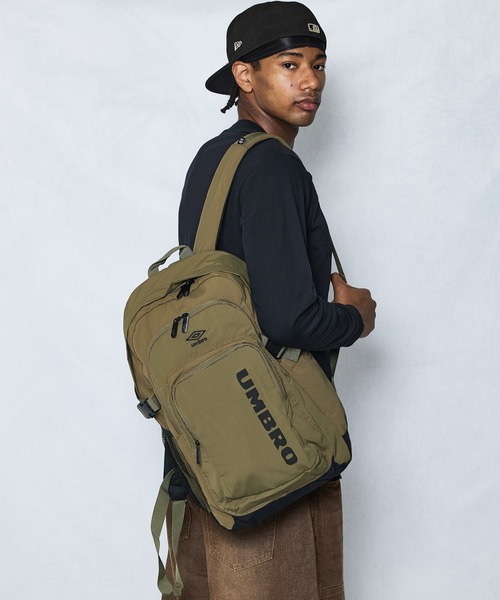 UMBRO(アンブロ)の「【umbro/アンブロ】大容量プリント ソフトバックパック(約25L)(バックパック/リュック・メンズ・ブラック/カーキ/ベージュ・FREE)」の17枚目の写真
