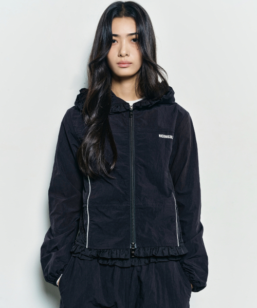 NICK&NICOLE(ニックアンドニコール)の「RUFFLE LACE HOOD JACKET_BLACK(ナイロンジャケット・レディース・ブラック・FREE)」の1枚目の写真