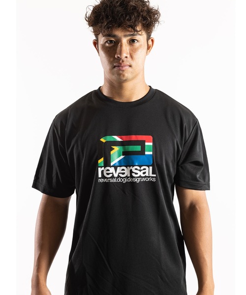reversal.dogi.design.works(リバーサル・ドーギ・デザイン・ワークス)の「<reversal/リバーサル>Warfield BIG MARK SOUTH AFRICA DRY TEE(Tシャツ/カットソー・メンズ・ブラック/ホワイト・MEDIUM/LARGE/X-LARGE/XX-LARGE)」の1枚目の写真
