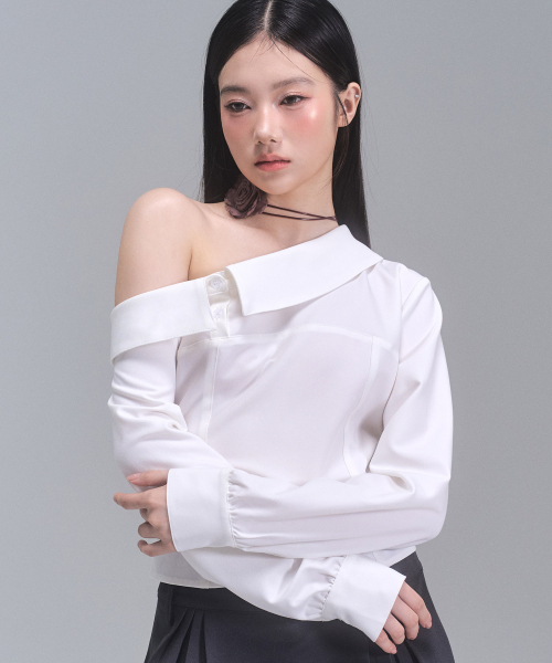 ZEROPLANET（ゼロプラネット）の「エイミー アンバランス オフショルダーシャツ [ホワイト]（シャツ/ブラウス・レディース・ホワイト・SMALL/MEDIUM）」の2枚目の写真