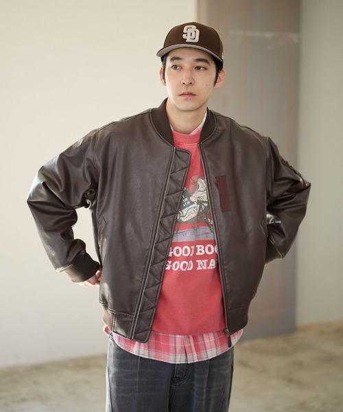 BAYFLOW(ベイフロー)の「ヴィンテージライクPUレザー中綿ジャケット(ブルゾン・メンズ・ブラウン/ブラック・MEDIUM/LARGE)」の2枚目の写真