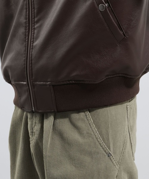 BAYFLOW(ベイフロー)の「ヴィンテージライクPUレザー中綿ジャケット(ブルゾン・メンズ・ブラウン/ブラック・MEDIUM/LARGE)」の21枚目の写真