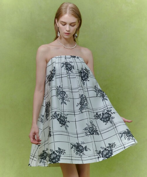 LOULOU WILLOUGHBY(ルルウィルビー)の「【LOULOU WILLOUGHBY】SILK COフラワーチェックワンピース(ワンピース・レディース・ホワイト系その他・1/2)」の13枚目の写真