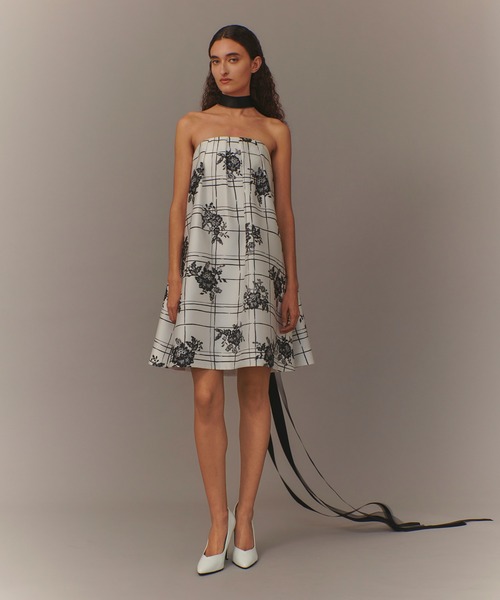 LOULOU WILLOUGHBY(ルルウィルビー)の「【LOULOU WILLOUGHBY】SILK COフラワーチェックワンピース(ワンピース・レディース・ホワイト系その他・1/2)」の3枚目の写真