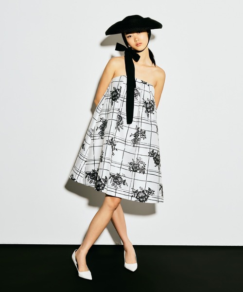 LOULOU WILLOUGHBY(ルルウィルビー)の「【LOULOU WILLOUGHBY】SILK COフラワーチェックワンピース(ワンピース・レディース・ホワイト系その他・1/2)」の19枚目の写真