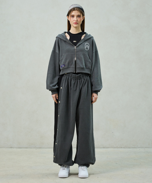 ARI(アリ)の「PITA HOOD ZIP-UP / CHARCOAL(パーカー・レディース・チャコール・FREE)」の2枚目の写真