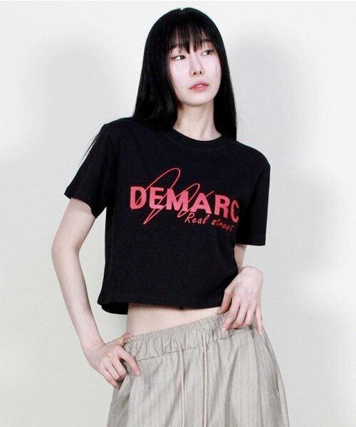 DEMARC(ドゥマーク)の「ロゴグラフィッククロップ半袖Tシャツブラック(Tシャツ/カットソー・レディース・その他・LARGE/MEDIUM)」の4枚目の写真