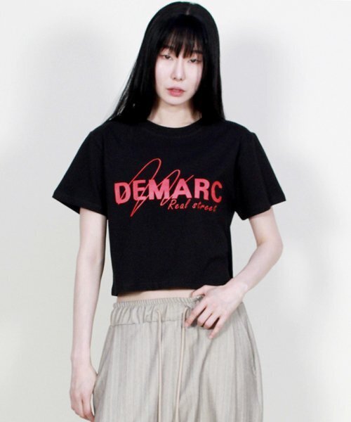 DEMARC(ドゥマーク)の「ロゴグラフィッククロップ半袖Tシャツブラック(Tシャツ/カットソー・レディース・その他・LARGE/MEDIUM)」の5枚目の写真