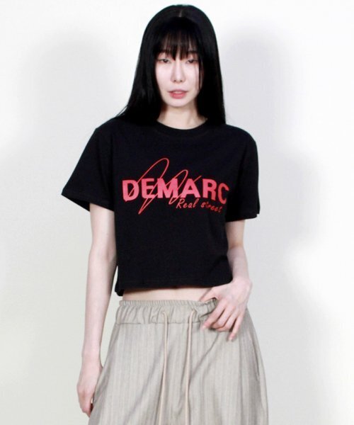 DEMARC(ドゥマーク)の「ロゴグラフィッククロップ半袖Tシャツブラック(Tシャツ/カットソー・レディース・その他・LARGE/MEDIUM)」の6枚目の写真