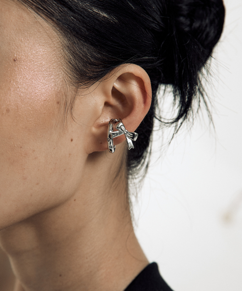 KASHIKO（カシコ）の「Cubic Big Ribbon Ear Cuff（ピアス（両耳用）・レディース・その他・LEFT/R）」の2枚目の写真