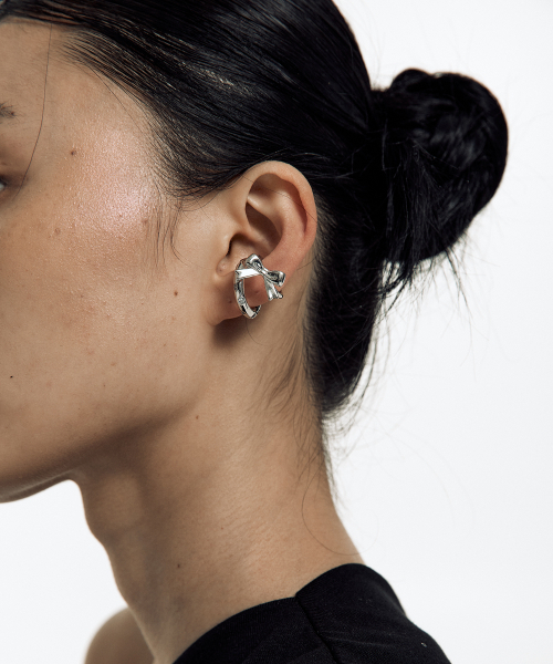 KASHIKO（カシコ）の「Cubic Big Ribbon Ear Cuff（ピアス（両耳用）・レディース・その他・LEFT/R）」の3枚目の写真