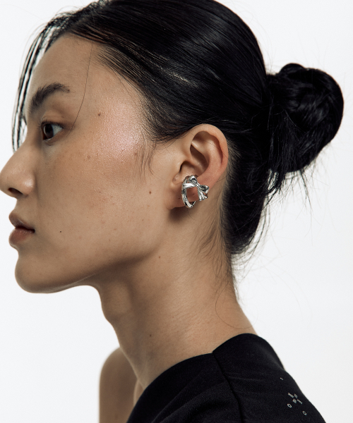 KASHIKO（カシコ）の「Cubic Big Ribbon Ear Cuff（ピアス（両耳用）・レディース・その他・LEFT/R）」の4枚目の写真