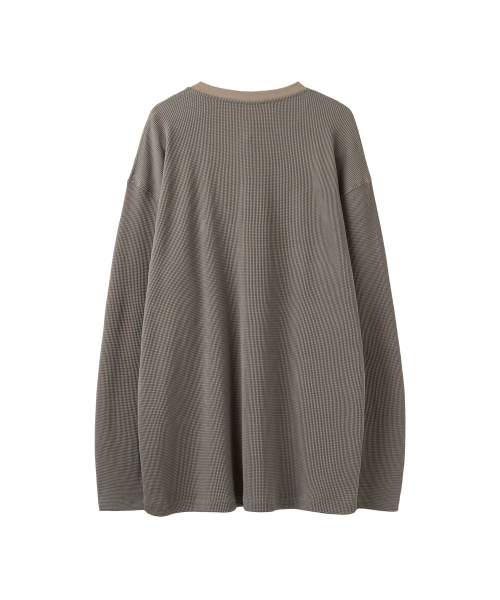 AREUBAN(アルバン)の「パールボタンネックワッフルロングスリーブ_ダストベージュ(Tシャツ/カットソー・メンズ・サンドベージュ・2/3)」の2枚目の写真