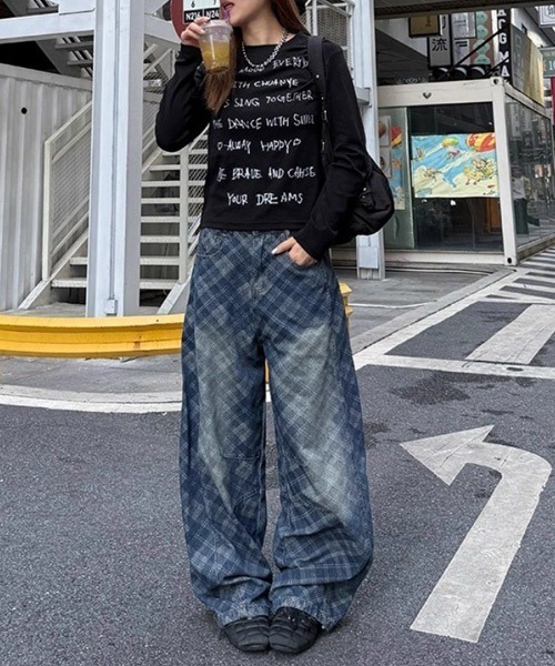 Ressaca(レサーカ)の「ユーズド加工チェック柄カーブデニムパンツ(デニムパンツ・レディース・ブルー・M/L/S)」の7枚目の写真