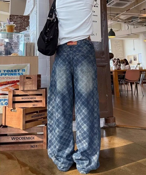 Ressaca(レサーカ)の「ユーズド加工チェック柄カーブデニムパンツ(デニムパンツ・レディース・ブルー・M/L/S)」の3枚目の写真